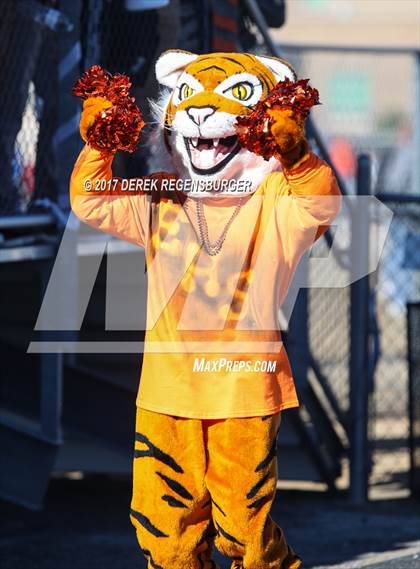 Thumbnail 3 in Longmont vs Erie (CHSAA 3A Semifinal) photogallery.