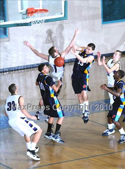 Thumbnail 1 in Foothills Christian vs. Los Osos (MaxPreps Holiday Classic) photogallery.