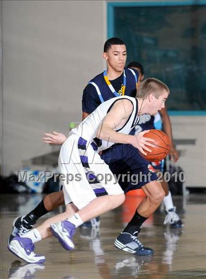 Thumbnail 3 in Foothills Christian vs. Los Osos (MaxPreps Holiday Classic) photogallery.