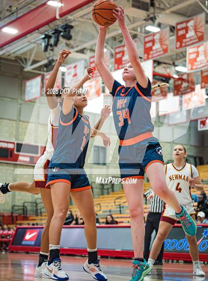 Thumbnail 1 in Cardinal Newman vs. Rolling Hills Prep (Kiernan Klassic Showcase) photogallery.
