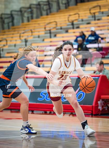 Thumbnail 2 in Cardinal Newman vs. Rolling Hills Prep (Kiernan Klassic Showcase) photogallery.