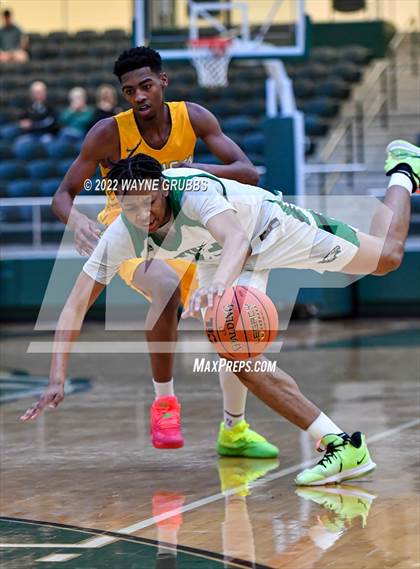 Thumbnail 3 in Tatum vs. Madison (UIL 3A Region 2 Final) photogallery.