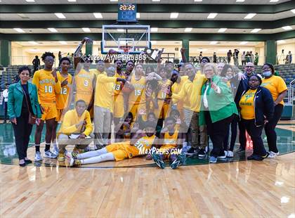 Thumbnail 3 in Tatum vs. Madison (UIL 3A Region 2 Final) photogallery.