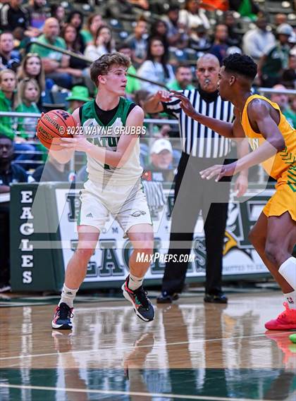 Thumbnail 1 in Tatum vs. Madison (UIL 3A Region 2 Final) photogallery.