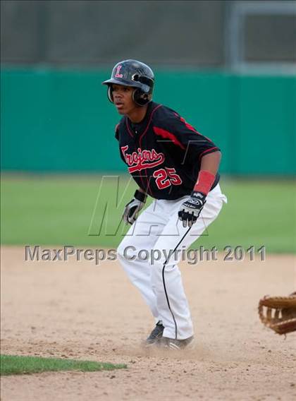 Thumbnail 2 in Elk Grove vs. Lincoln (Banner Island Classic) photogallery.