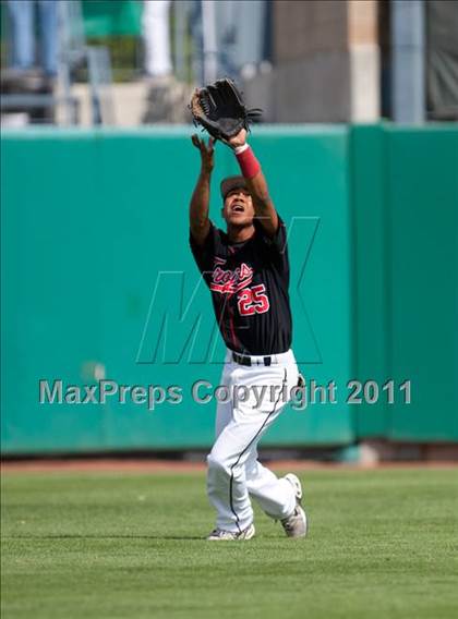 Thumbnail 1 in Elk Grove vs. Lincoln (Banner Island Classic) photogallery.