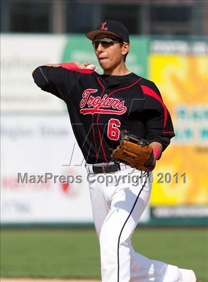 Thumbnail 3 in Elk Grove vs. Lincoln (Banner Island Classic) photogallery.