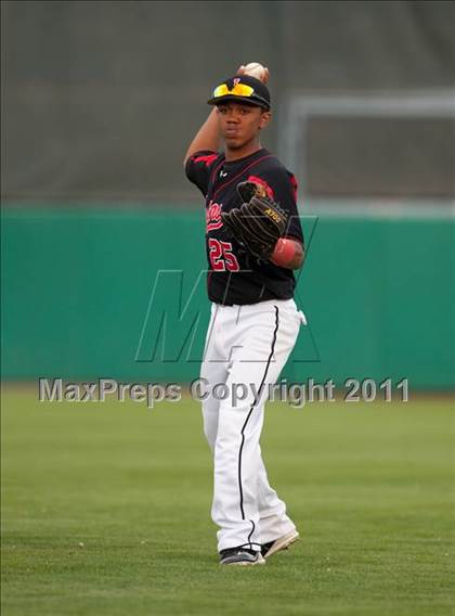 Thumbnail 2 in Elk Grove vs. Lincoln (Banner Island Classic) photogallery.