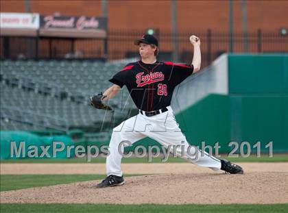 Thumbnail 3 in Elk Grove vs. Lincoln (Banner Island Classic) photogallery.