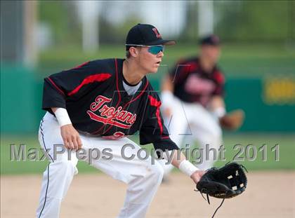 Thumbnail 2 in Elk Grove vs. Lincoln (Banner Island Classic) photogallery.