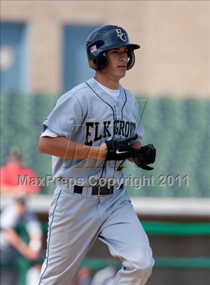 Thumbnail 2 in Elk Grove vs. Lincoln (Banner Island Classic) photogallery.