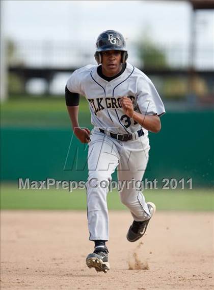 Thumbnail 3 in Elk Grove vs. Lincoln (Banner Island Classic) photogallery.
