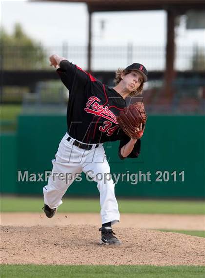 Thumbnail 3 in Elk Grove vs. Lincoln (Banner Island Classic) photogallery.