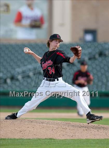 Thumbnail 2 in Elk Grove vs. Lincoln (Banner Island Classic) photogallery.