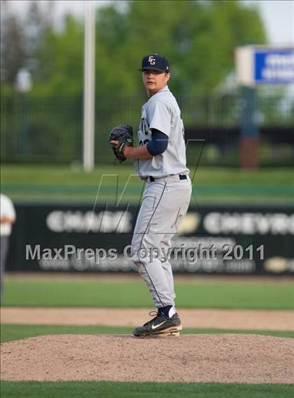 Thumbnail 2 in Elk Grove vs. Lincoln (Banner Island Classic) photogallery.