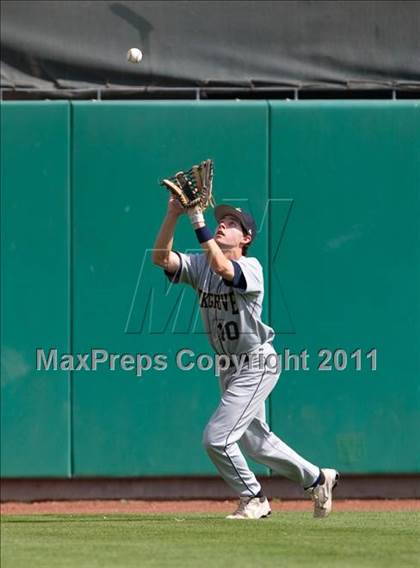 Thumbnail 2 in Elk Grove vs. Lincoln (Banner Island Classic) photogallery.