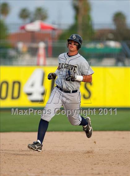 Thumbnail 2 in Elk Grove vs. Lincoln (Banner Island Classic) photogallery.