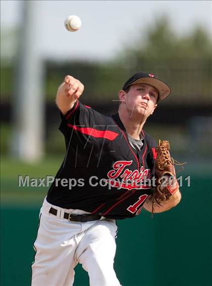 Thumbnail 1 in Elk Grove vs. Lincoln (Banner Island Classic) photogallery.
