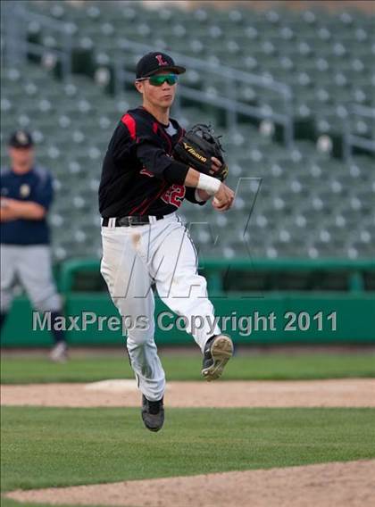 Thumbnail 1 in Elk Grove vs. Lincoln (Banner Island Classic) photogallery.