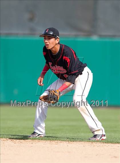 Thumbnail 3 in Elk Grove vs. Lincoln (Banner Island Classic) photogallery.