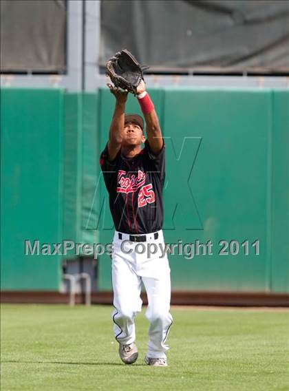 Thumbnail 3 in Elk Grove vs. Lincoln (Banner Island Classic) photogallery.