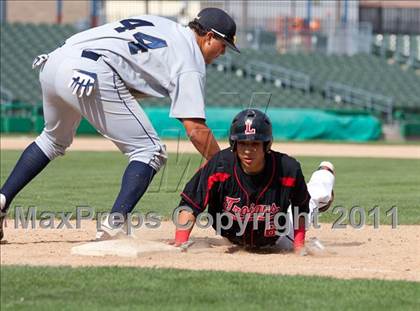 Thumbnail 1 in Elk Grove vs. Lincoln (Banner Island Classic) photogallery.