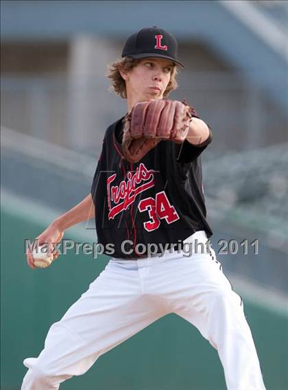Thumbnail 3 in Elk Grove vs. Lincoln (Banner Island Classic) photogallery.