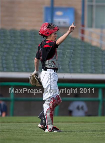 Thumbnail 3 in Elk Grove vs. Lincoln (Banner Island Classic) photogallery.