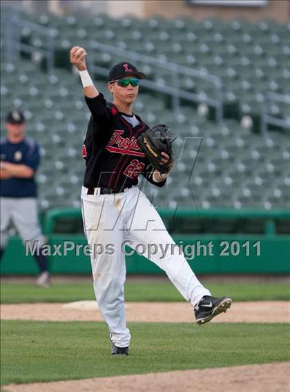 Thumbnail 3 in Elk Grove vs. Lincoln (Banner Island Classic) photogallery.