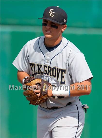Thumbnail 1 in Elk Grove vs. Lincoln (Banner Island Classic) photogallery.