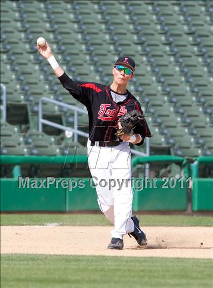 Thumbnail 3 in Elk Grove vs. Lincoln (Banner Island Classic) photogallery.