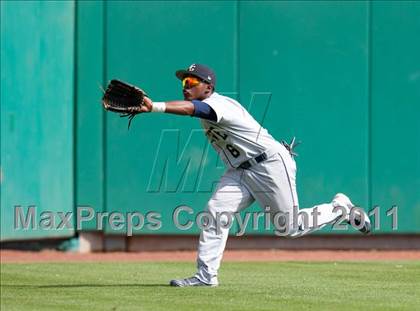 Thumbnail 3 in Elk Grove vs. Lincoln (Banner Island Classic) photogallery.