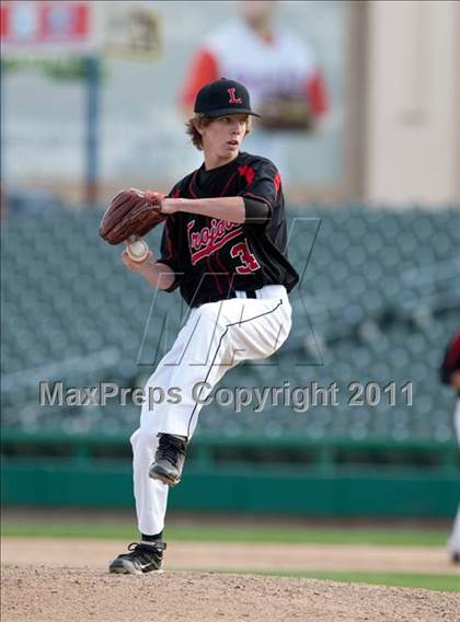 Thumbnail 3 in Elk Grove vs. Lincoln (Banner Island Classic) photogallery.