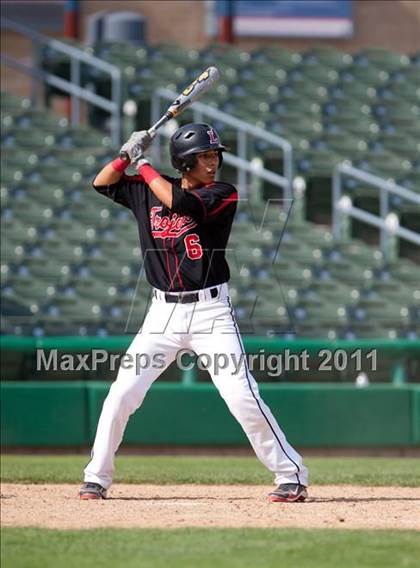 Thumbnail 2 in Elk Grove vs. Lincoln (Banner Island Classic) photogallery.