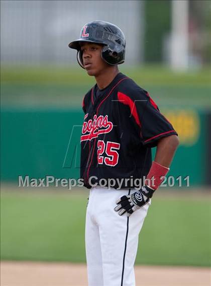 Thumbnail 3 in Elk Grove vs. Lincoln (Banner Island Classic) photogallery.
