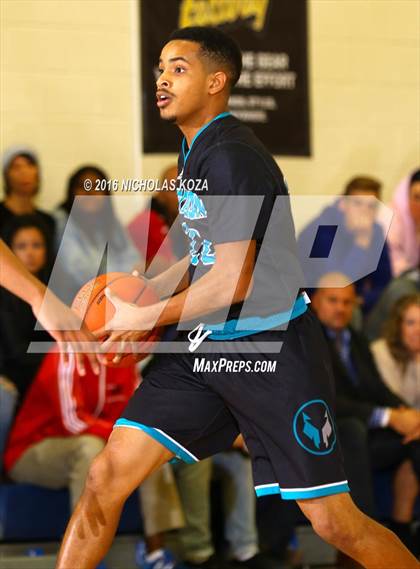 Thumbnail 2 in Harvard-Westlake vs. Sheldon (Tarkanian Classic) photogallery.