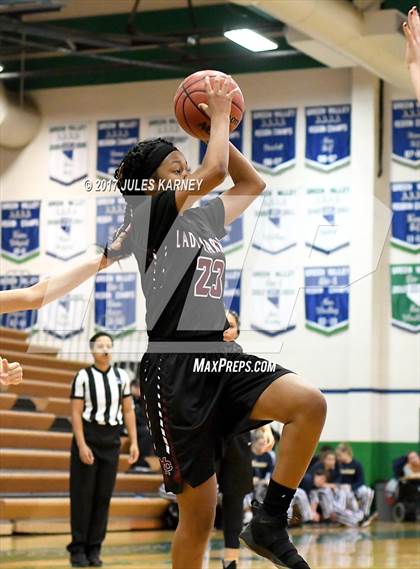 Thumbnail 2 in Moapa Valley vs Cimarron-Memorial (Gator Winter Classic) photogallery.