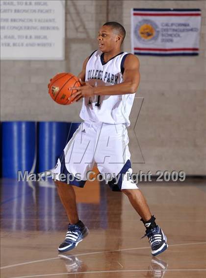 Thumbnail 1 in College Park vs Ponderosa (MaxPreps Holiday Classic) photogallery.