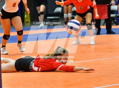 Thumbnail 2 in Mansfield vs. Lavaca (AAA 2A State Final) photogallery.