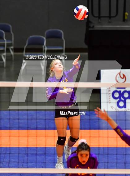 Thumbnail 1 in Mansfield vs. Lavaca (AAA 2A State Final) photogallery.