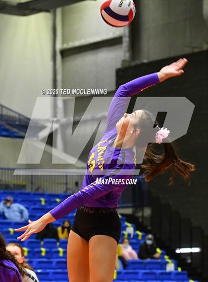 Thumbnail 3 in Mansfield vs. Lavaca (AAA 2A State Final) photogallery.