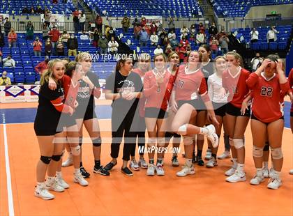 Thumbnail 1 in Mansfield vs. Lavaca (AAA 2A State Final) photogallery.