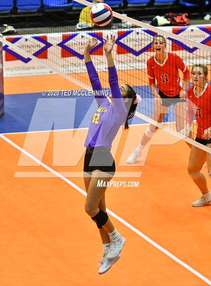 Thumbnail 2 in Mansfield vs. Lavaca (AAA 2A State Final) photogallery.