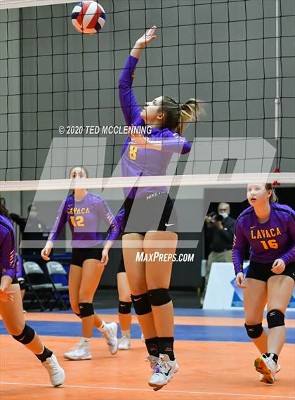 Thumbnail 1 in Mansfield vs. Lavaca (AAA 2A State Final) photogallery.