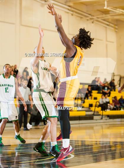 Thumbnail 2 in El Cerrito vs. Las Lomas (Chabot MLK Classic) photogallery.
