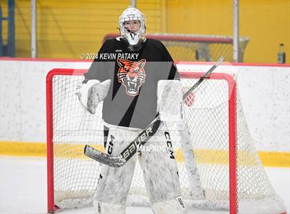 Thumbnail 2 in Ridgefield vs. Darien (CIAC DI Quarterfinal) photogallery.