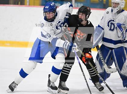 Thumbnail 2 in Ridgefield vs. Darien (CIAC DI Quarterfinal) photogallery.