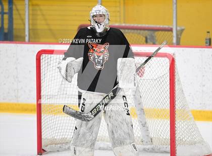 Thumbnail 3 in Ridgefield vs. Darien (CIAC DI Quarterfinal) photogallery.