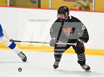 Thumbnail 2 in Ridgefield vs. Darien (CIAC DI Quarterfinal) photogallery.