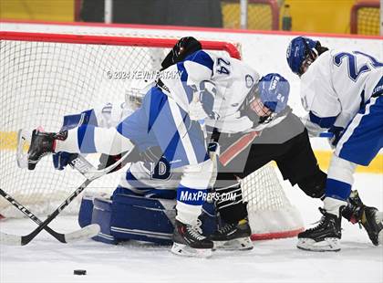 Thumbnail 2 in Ridgefield vs. Darien (CIAC DI Quarterfinal) photogallery.